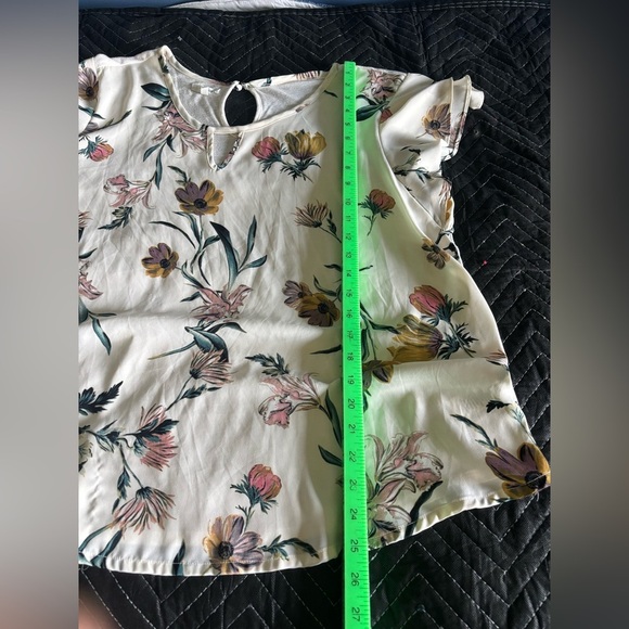 Maurice’s Plus Size 1 Blouse Cream, Floral, Ruffle - Picture 6 of 6